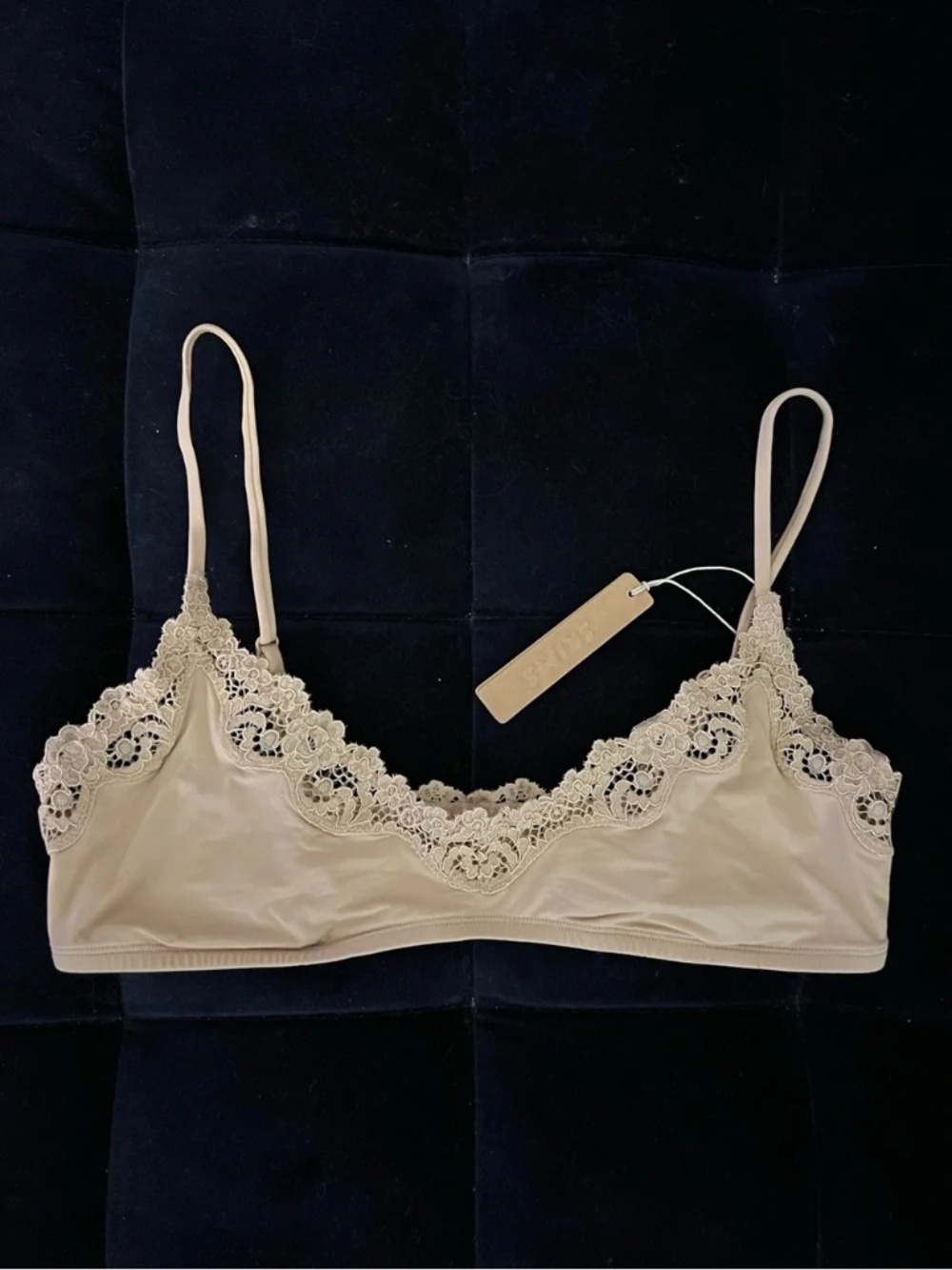 SKIMS Kim Kardashian Women's XXS Fits Everybody Lace Triangle Bralette New